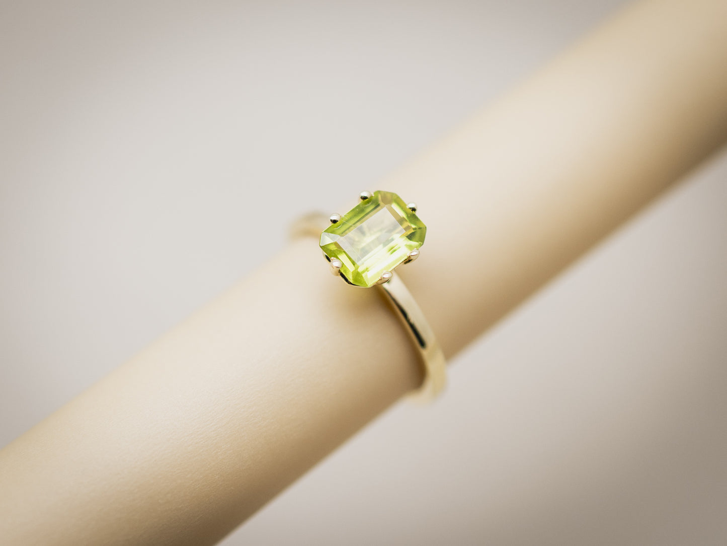 SQUARE Ring- antiker Peridot 14k Rosé- oder Gelbgold
